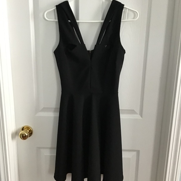 Black cocktail dress from Le Chateau - Picture 3 of 4